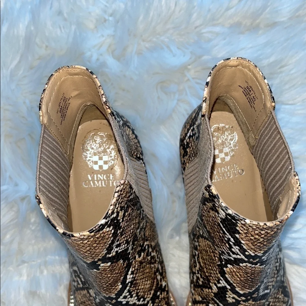 Vince Camuto Jentilliy Chelsea Bootie Leather Size 9 Snake Print